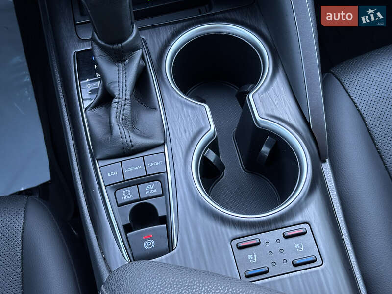 Седан Toyota Camry 2021 в Киеве