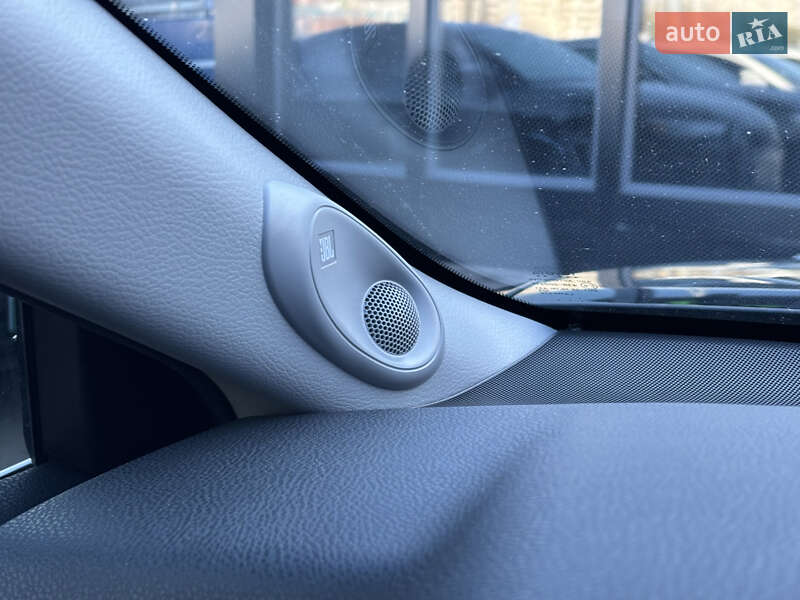 Седан Toyota Camry 2021 в Киеве