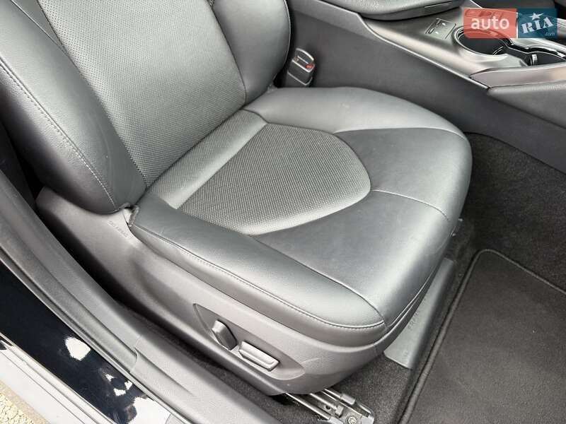 Седан Toyota Camry 2021 в Кропивницькому