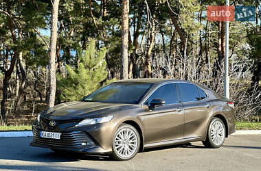 Седан Toyota Camry 2018 в Киеве