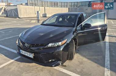 Седан Toyota Camry 2022 в Киеве