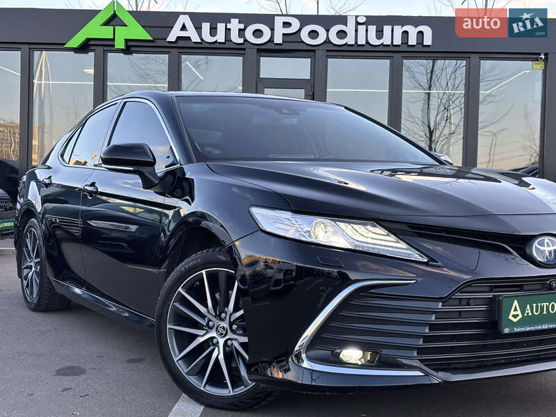 Седан Toyota Camry 2021 в Киеве