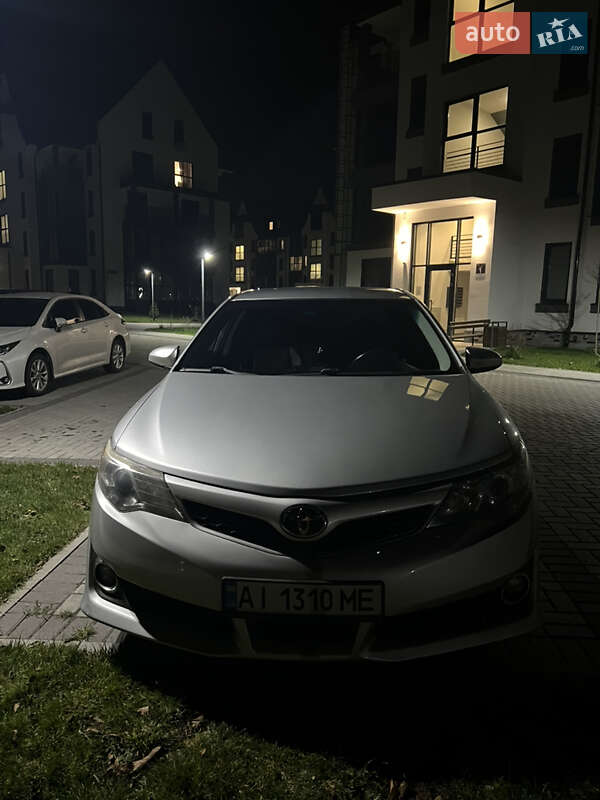Седан Toyota Camry 2013 в Киеве