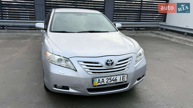 Седан Toyota Camry 2008 в Киеве