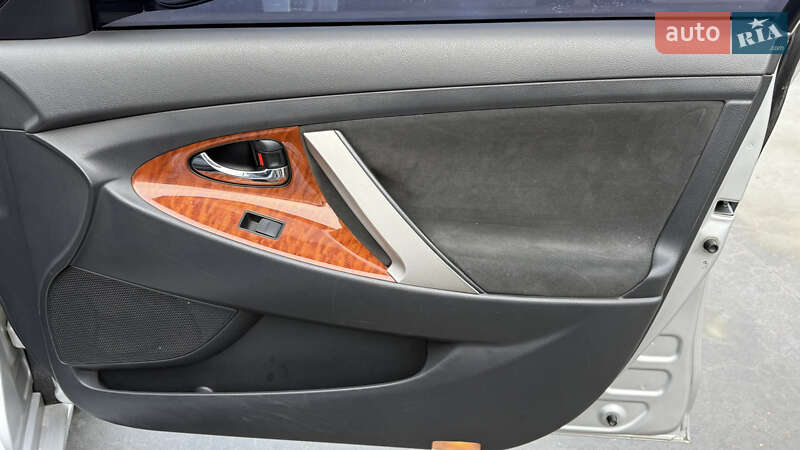 Седан Toyota Camry 2008 в Киеве