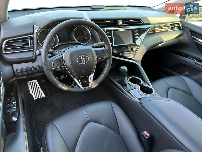 Седан Toyota Camry 2020 в Киеве
