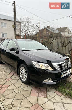 Седан Toyota Camry 2013 в Волочиске