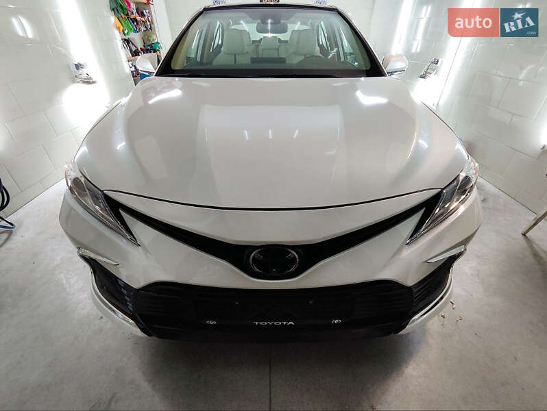 Седан Toyota Camry 2022 в Киеве