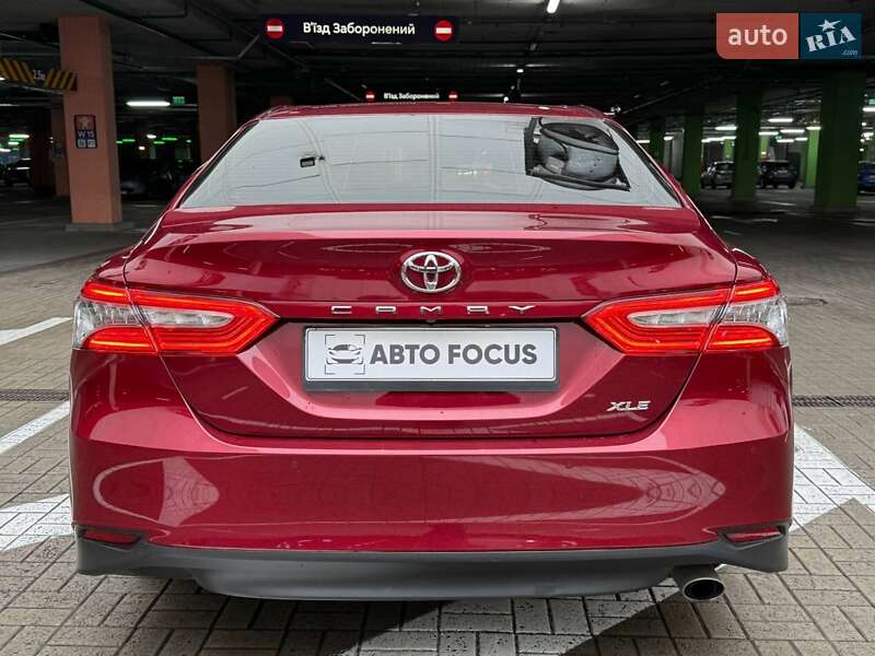 Седан Toyota Camry 2018 в Киеве