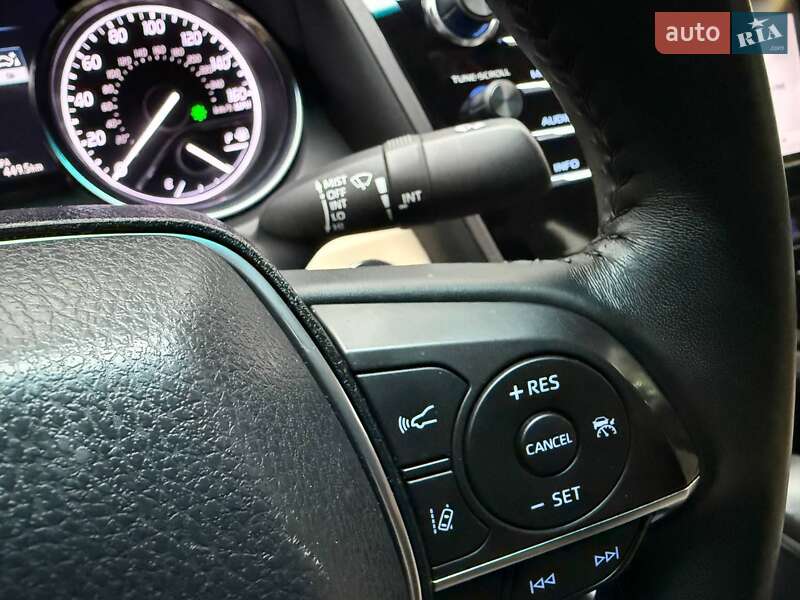 Седан Toyota Camry 2018 в Киеве