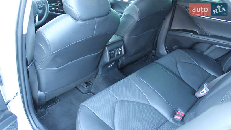 Седан Toyota Camry 2023 в Черкассах
