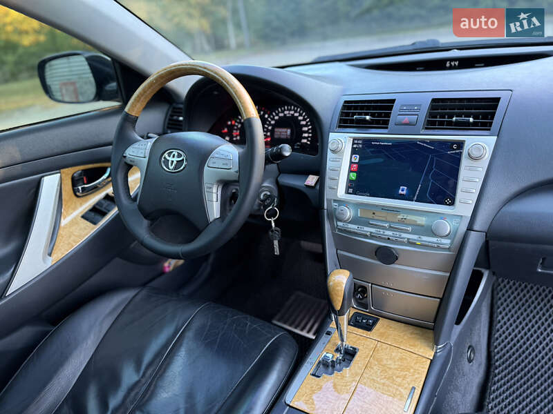 Седан Toyota Camry 2006 в Павлограде