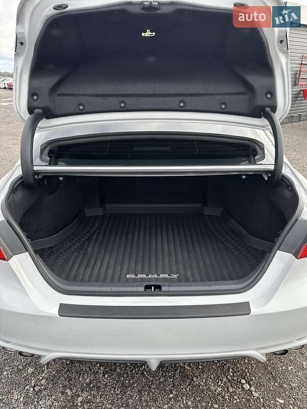 Седан Toyota Camry 2024 в Белогородке