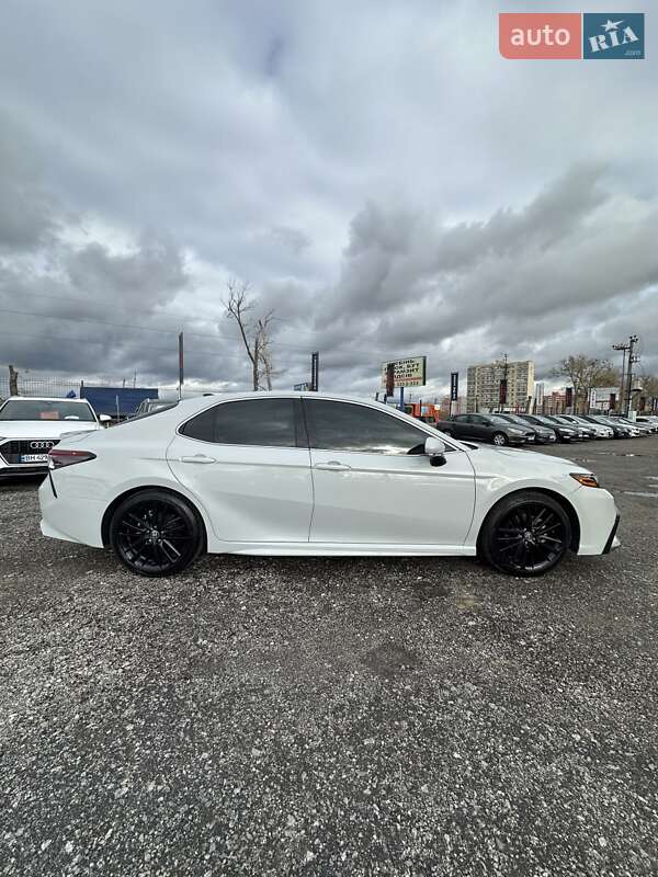 Седан Toyota Camry 2024 в Белогородке