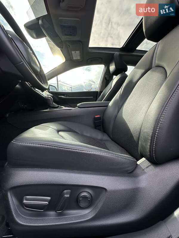 Седан Toyota Camry 2024 в Белогородке