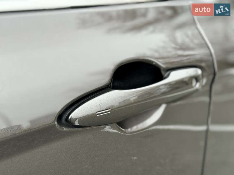 Седан Toyota Camry 2019 в Киеве