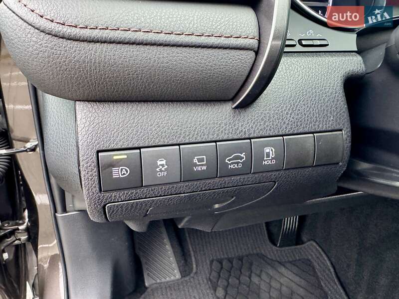 Седан Toyota Camry 2019 в Киеве