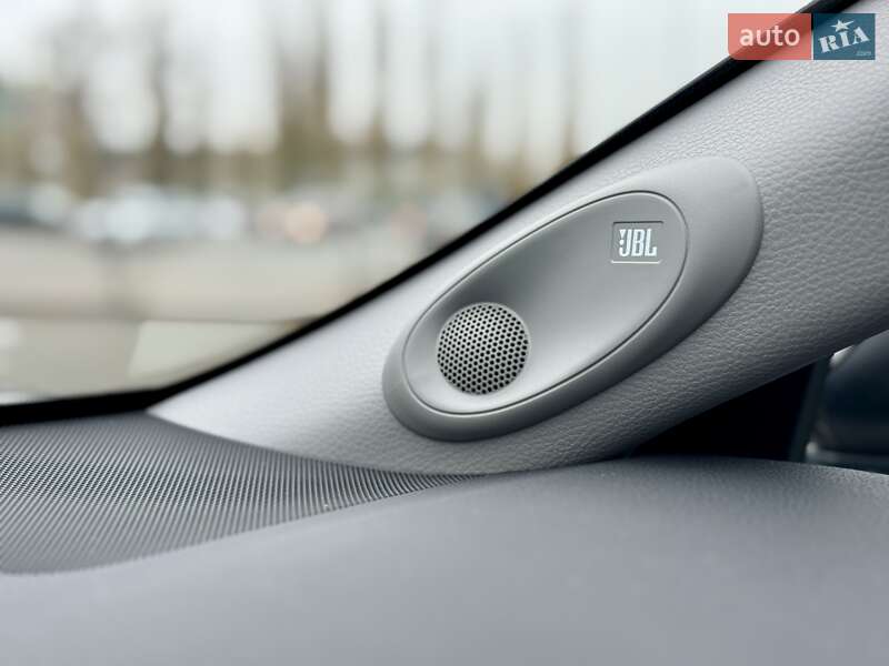 Седан Toyota Camry 2019 в Киеве