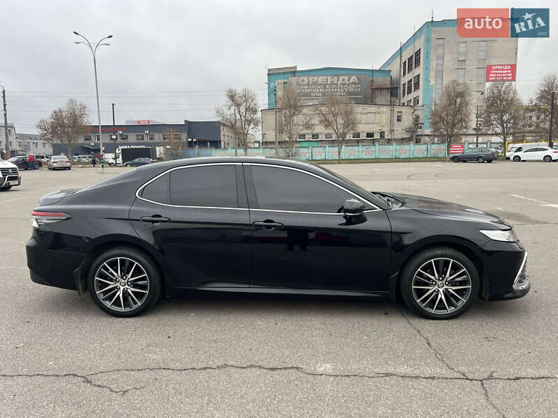 Седан Toyota Camry 2021 в Киеве