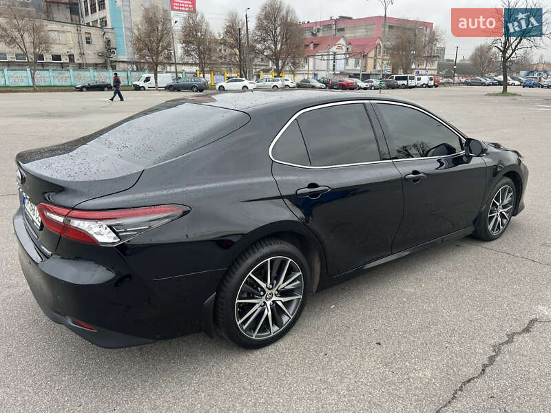 Седан Toyota Camry 2021 в Киеве