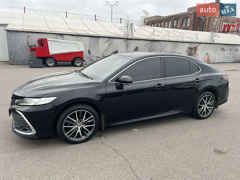 Седан Toyota Camry 2021 в Киеве
