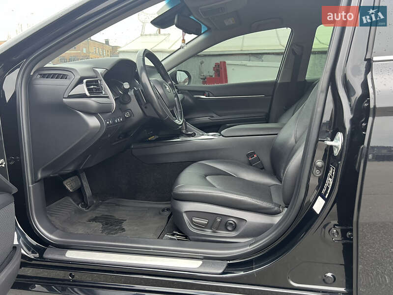 Седан Toyota Camry 2021 в Киеве