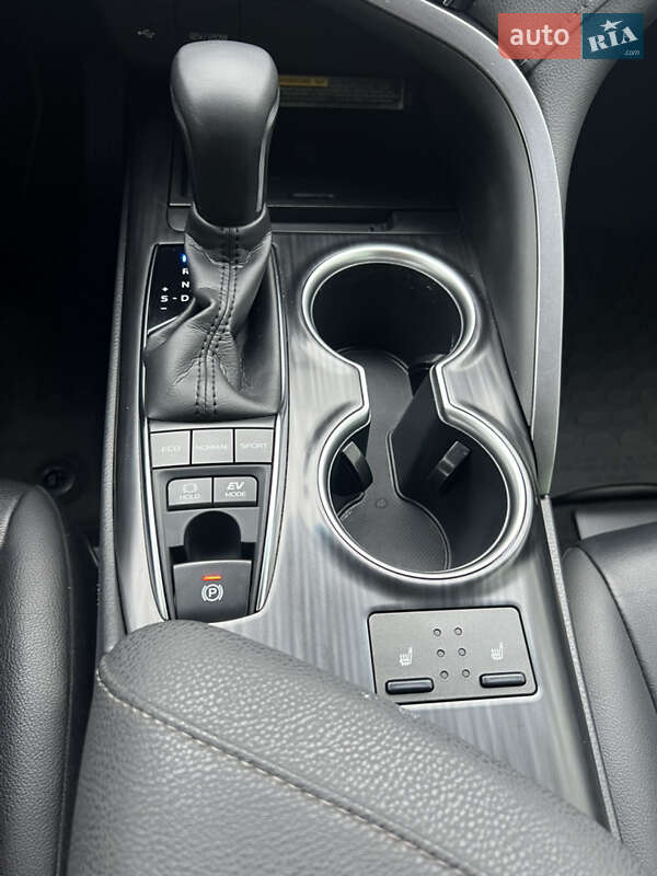 Седан Toyota Camry 2021 в Киеве