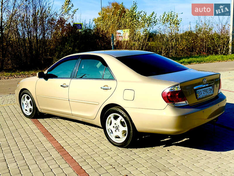 Седан Toyota Camry 2004 в Староконстантинове