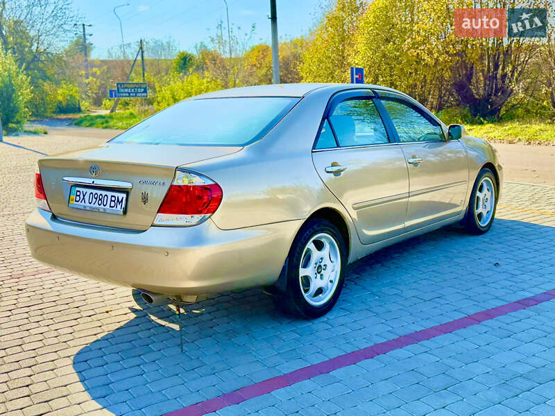 Седан Toyota Camry 2004 в Староконстантинове