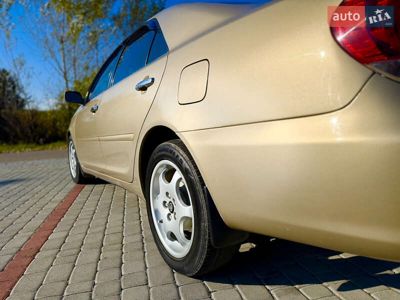 Седан Toyota Camry 2004 в Староконстантинове