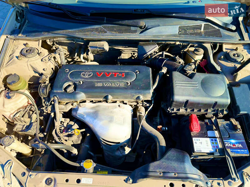 Седан Toyota Camry 2004 в Староконстантинове
