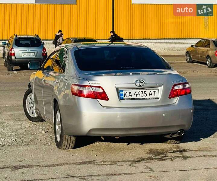 Седан Toyota Camry 2008 в Киеве