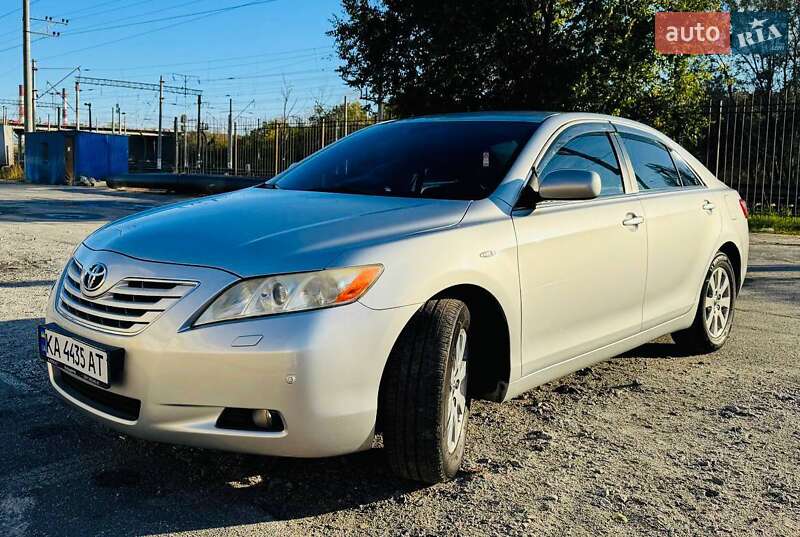 Седан Toyota Camry 2008 в Киеве