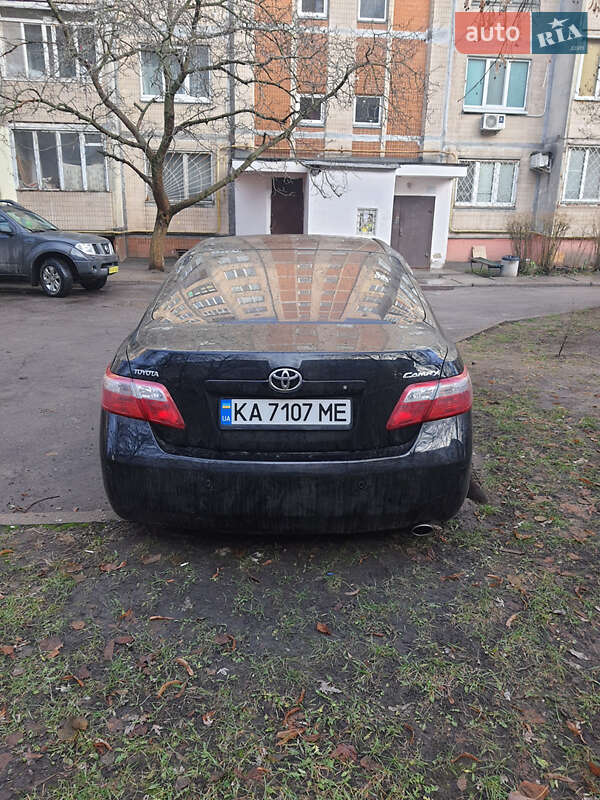 Седан Toyota Camry 2008 в Калиновке