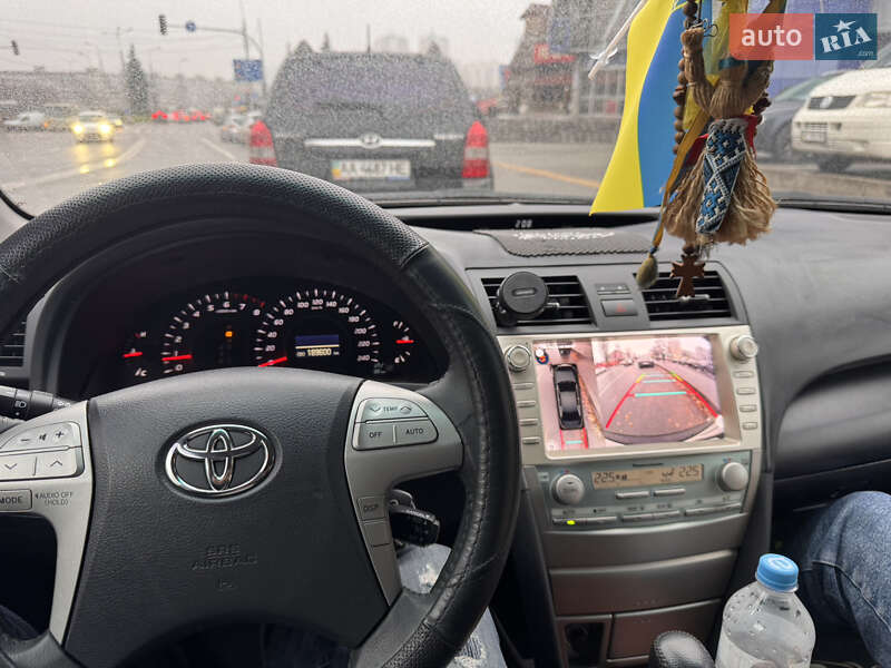 Седан Toyota Camry 2008 в Калиновке