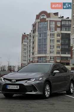 Седан Toyota Camry 2022 в Умані