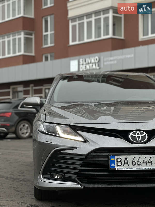 Седан Toyota Camry 2022 в Умани