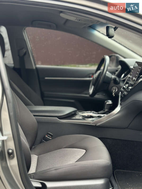 Седан Toyota Camry 2022 в Умани