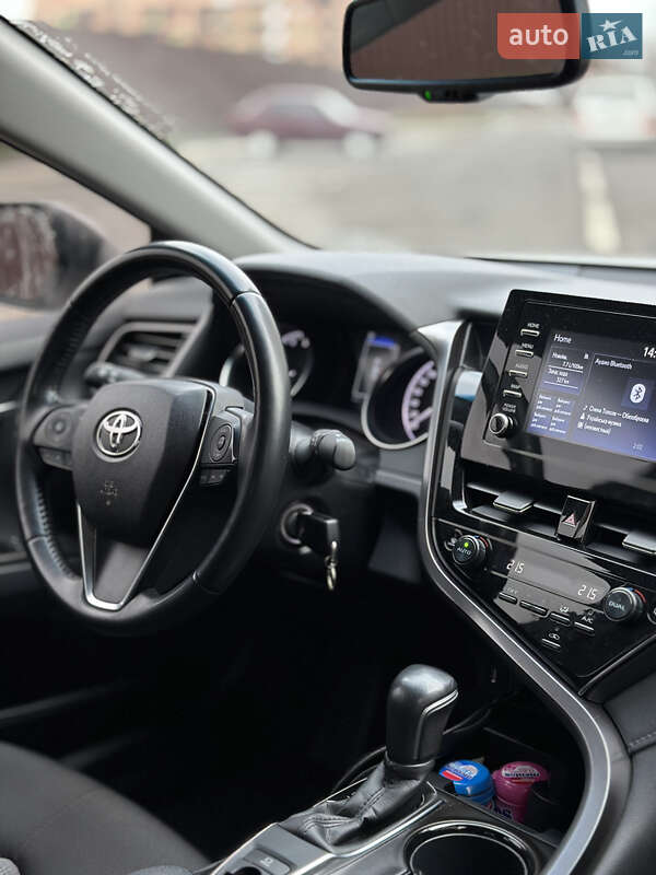 Седан Toyota Camry 2022 в Умани