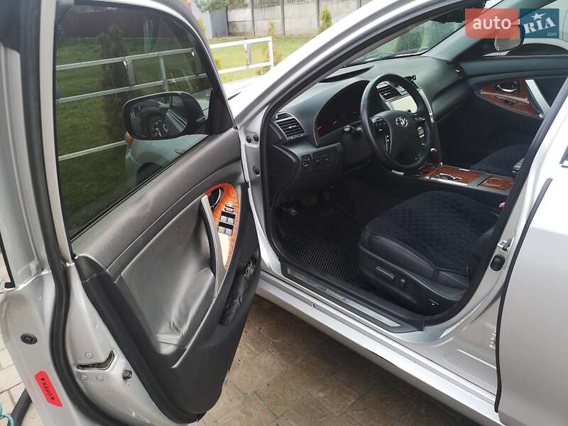 Седан Toyota Camry 2008 в Мостиске