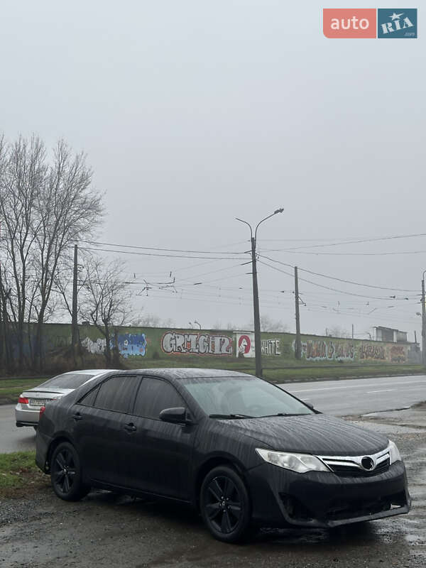 Седан Toyota Camry 2013 в Харькове