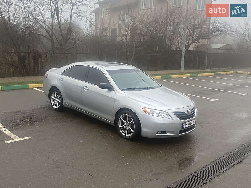 Седан Toyota Camry 2006 в Киеве