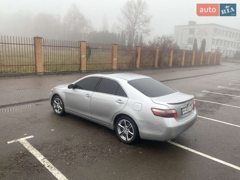Седан Toyota Camry 2006 в Киеве