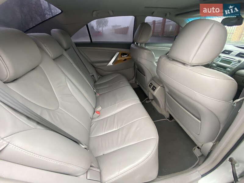 Седан Toyota Camry 2006 в Киеве