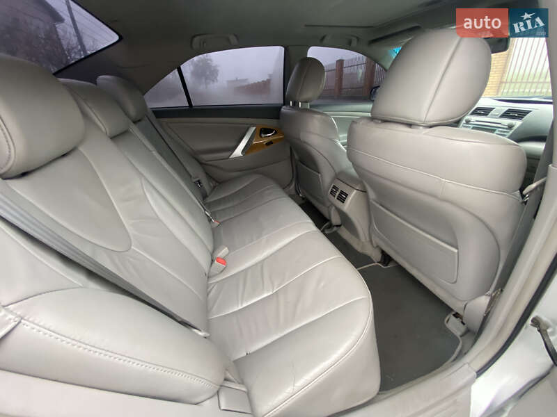 Седан Toyota Camry 2006 в Киеве