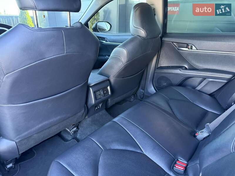 Седан Toyota Camry 2020 в Хусте