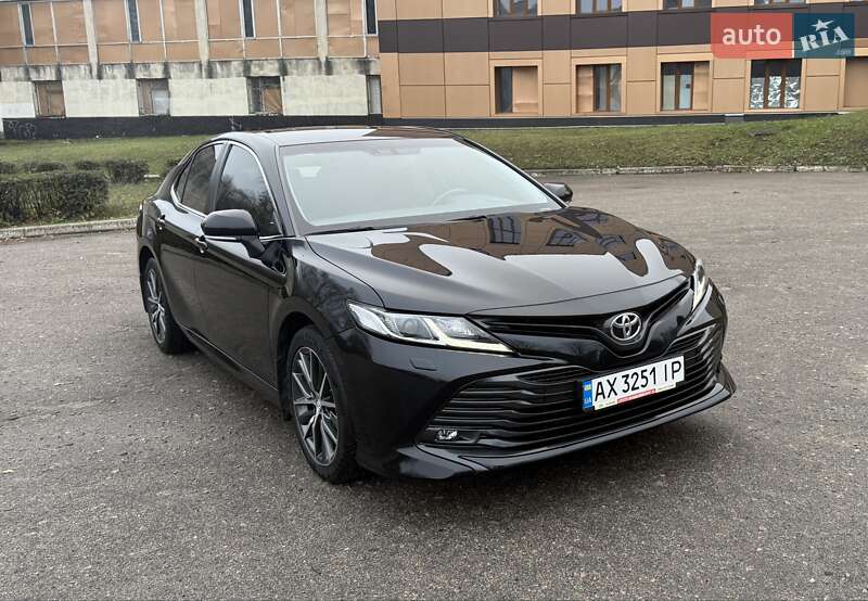 Седан Toyota Camry 2020 в Харькове