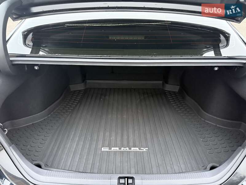 Седан Toyota Camry 2020 в Харькове