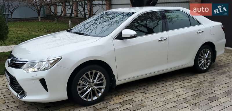 Седан Toyota Camry 2016 в Киеве