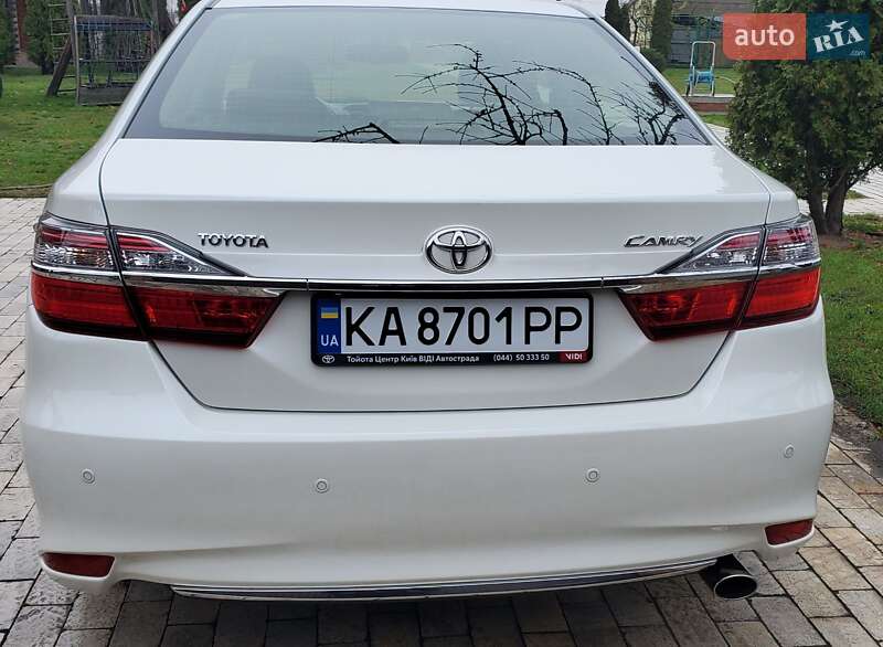 Седан Toyota Camry 2016 в Киеве